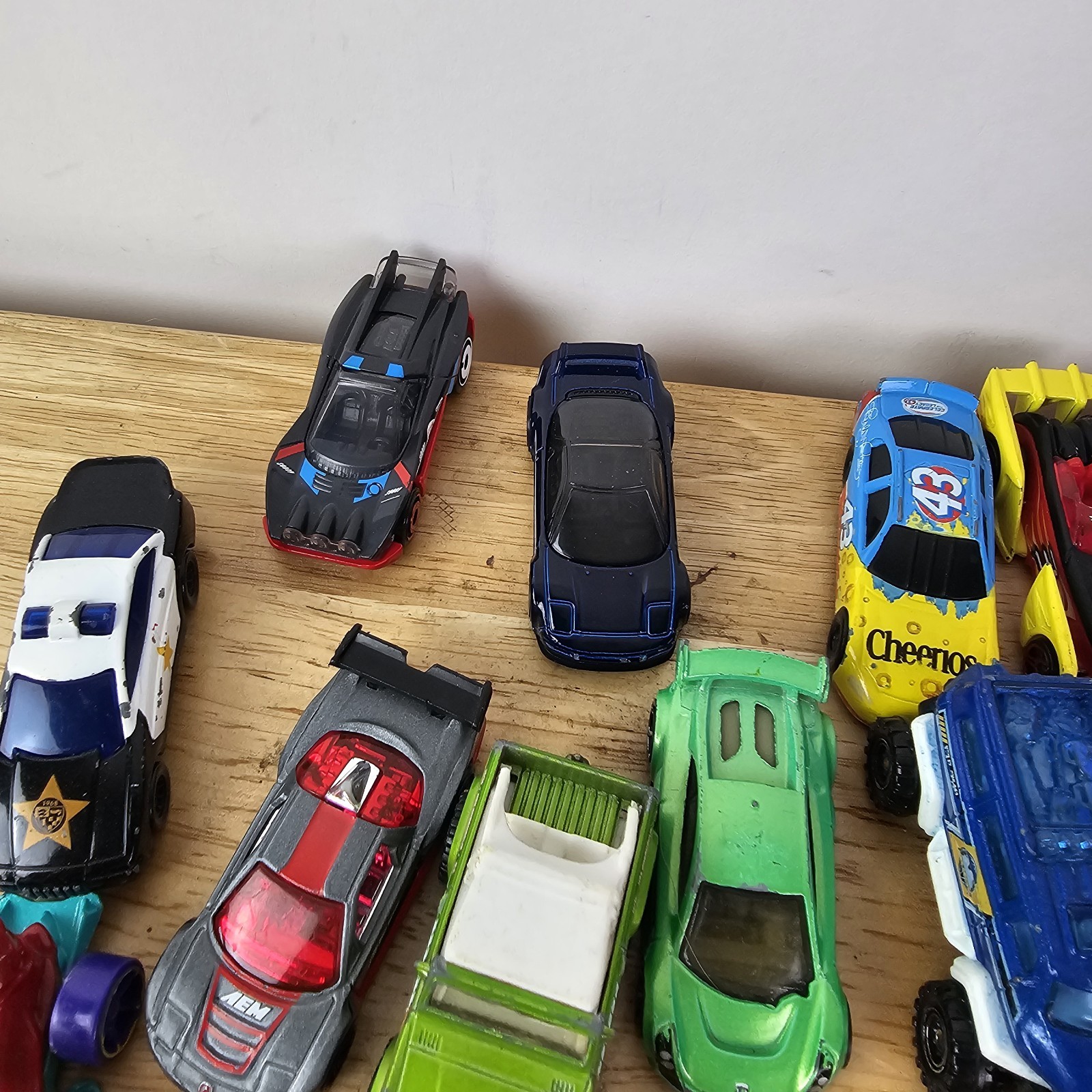 Hot Wheels & Unbranded Cars And Trucks 25+ Lot Various Models Used Toys