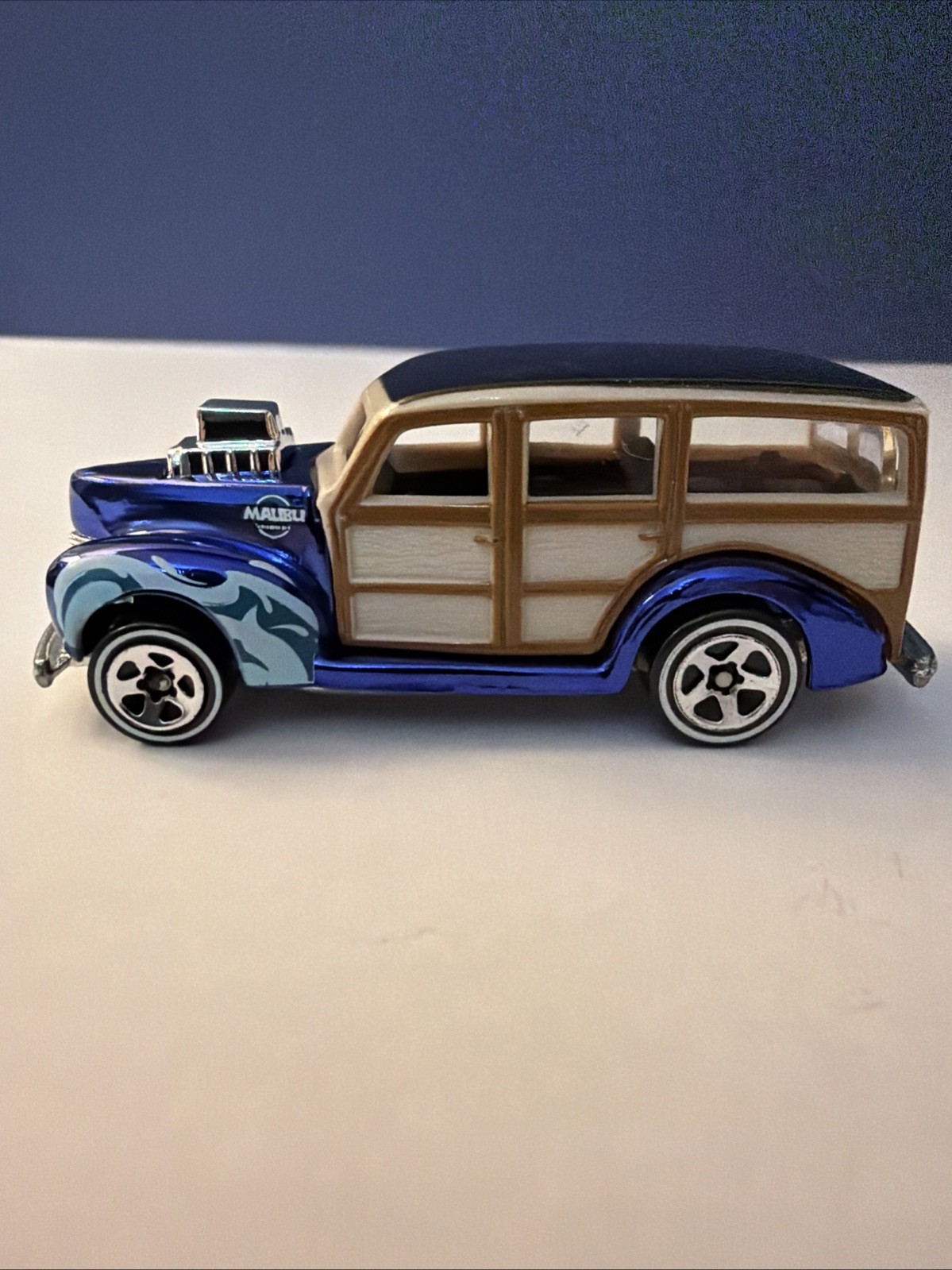 2004 Hot Wheels Classics Series 1 #11/25 – 1940’s Woodie Loose