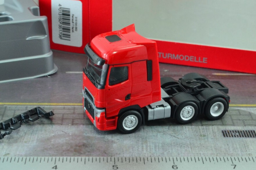 Herpa 351706 Renault T Facelift 3 Axle Tractor Unit Truck Red 1:87 HO Scale