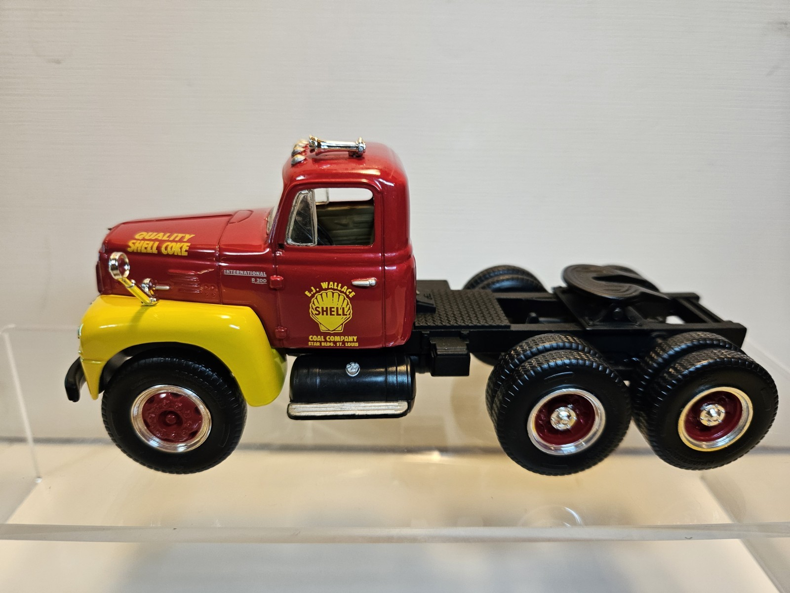 First Gear 1959 Intl. RF200 Tractor w/Low Boy Trailer 1/34 E.J.Wallace “Shell”