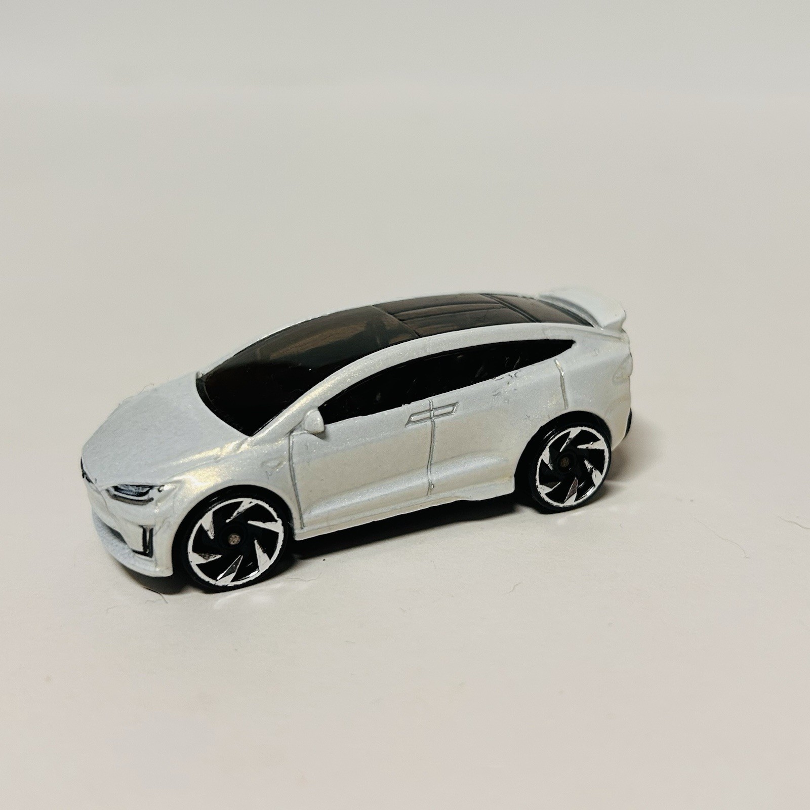 2016 Hot Wheels TESLA MODEL X White 1/64 Loose