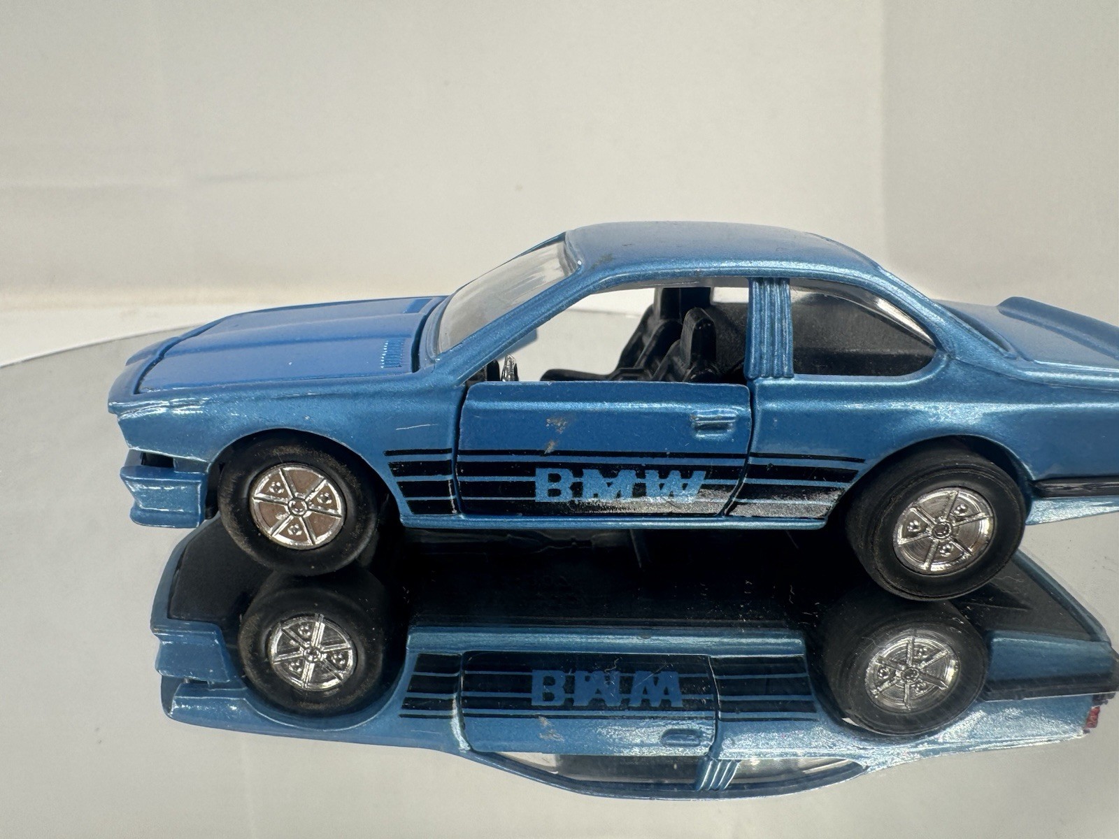 1/41 Scale BMW 635 CSi E24 (6-Series) Diecast Car (4.75″) Sunnyside Toys SS-907
