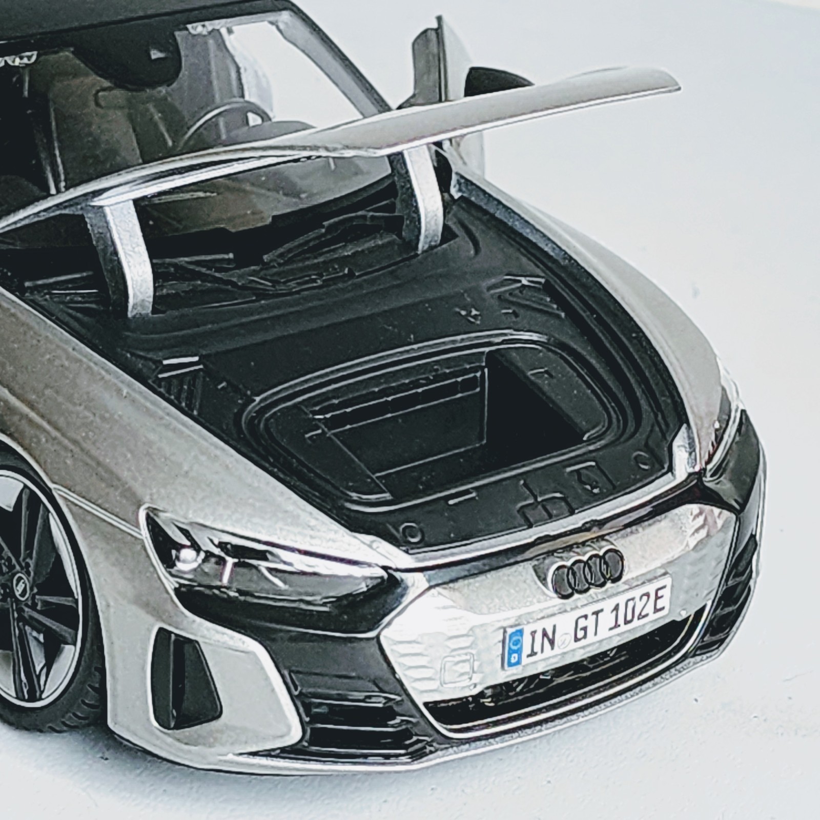 Maisto Special Edition 2022 Audi RS e-tron GT Silver 1:18 Diecast