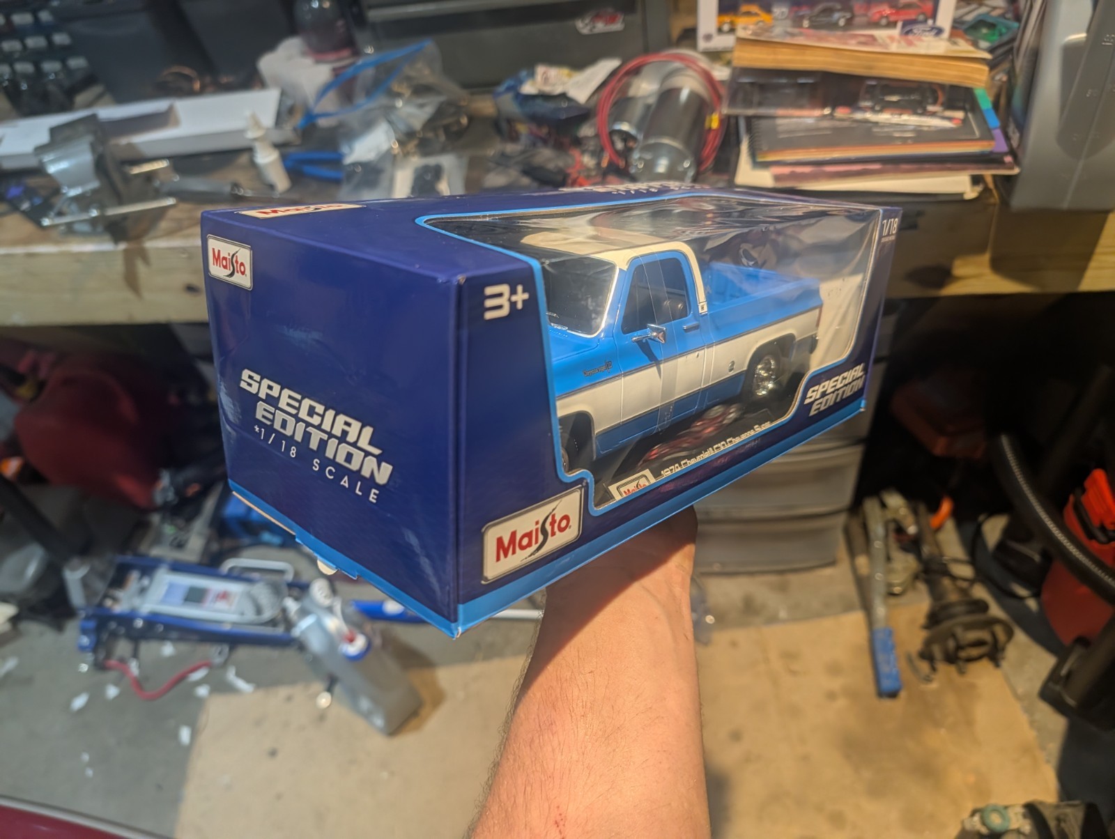 Maisto 1/18 1974 Chevrolet C10 Cheyenne Super Blue GM Officially Licensed NIB