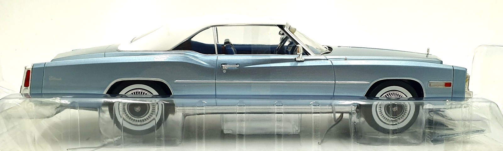 MCG 1/18 Scale Diecast MCG18472 – Cadillac Eldorado Convertible – Met. Lt. Blue