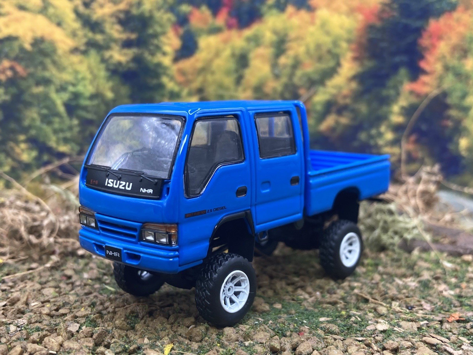 Isuzu NHR Lifted 4×4 Pickup Truck 1/64 Scale Massdi Diecast Custom Model1