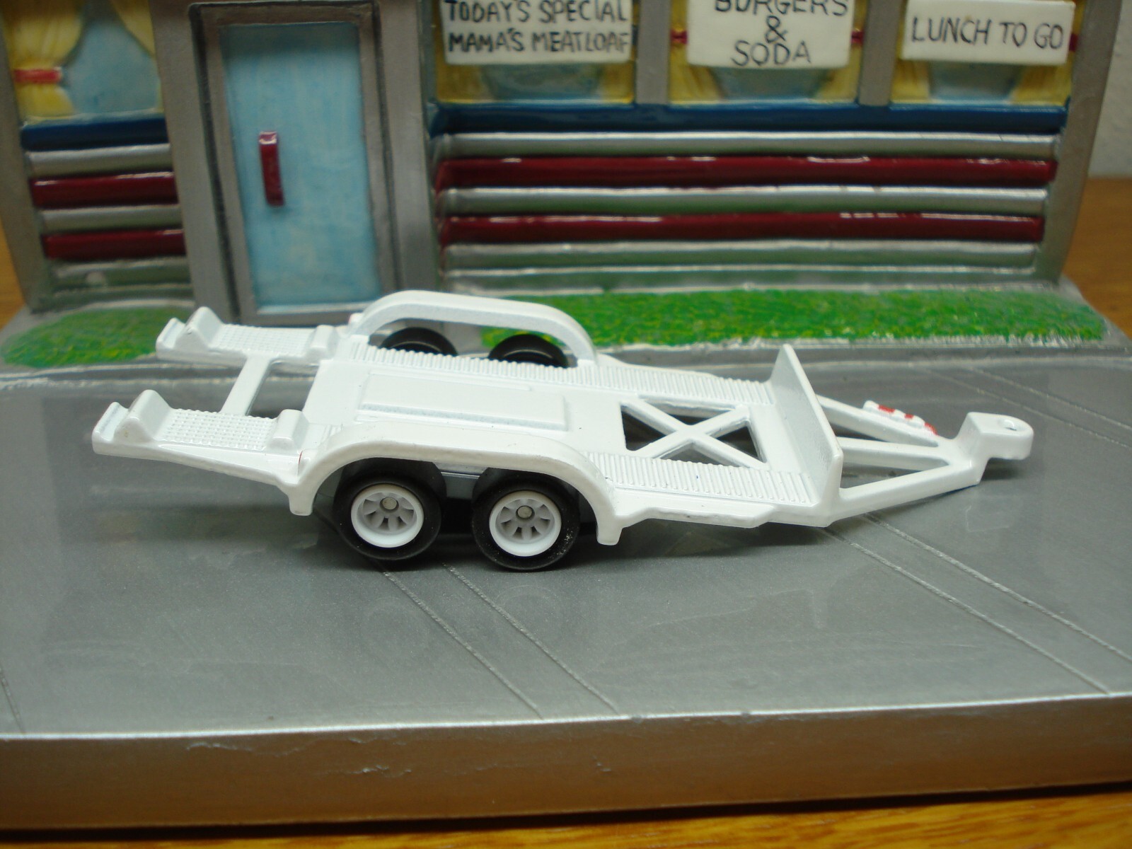 Hot Wheels Single Car Trailer Loose white Team Transport Real Riders, Metal Base