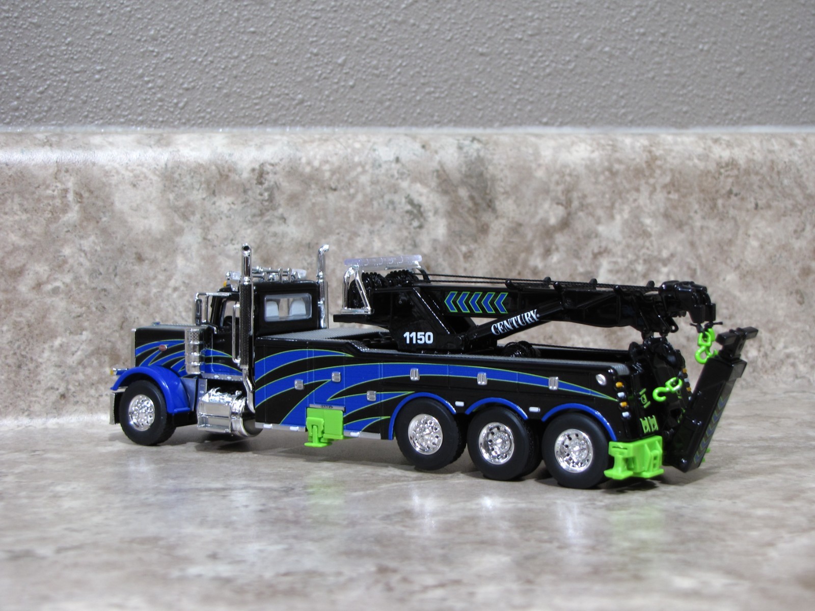 DCP 1/64 Blue Black Green 389 Peterbilt Rotator Wrecker Semi Truck Toy