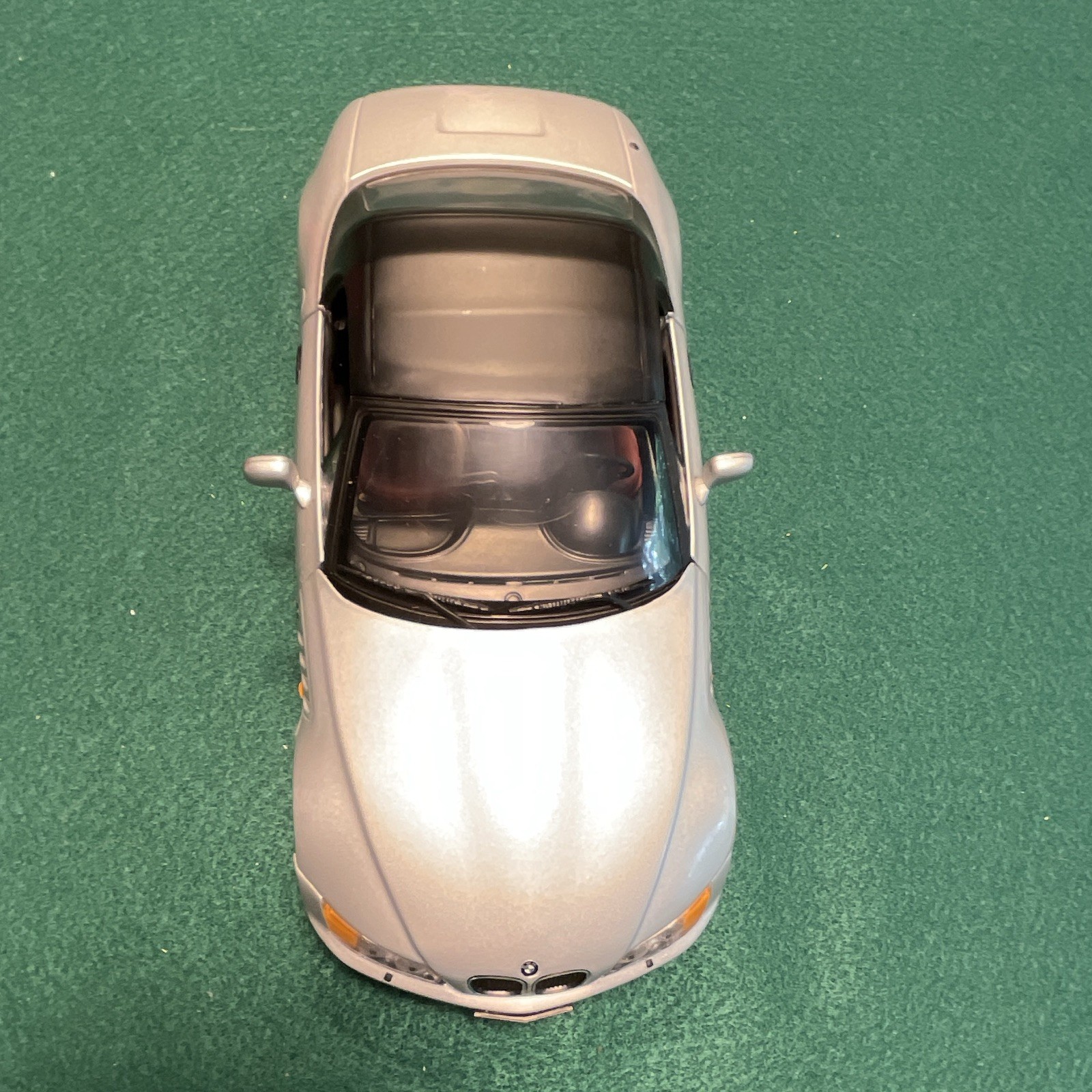 BMW 1:18 BMW Z3 Roadster 1997 Diecast Silver/Black Opening Hood & Doors