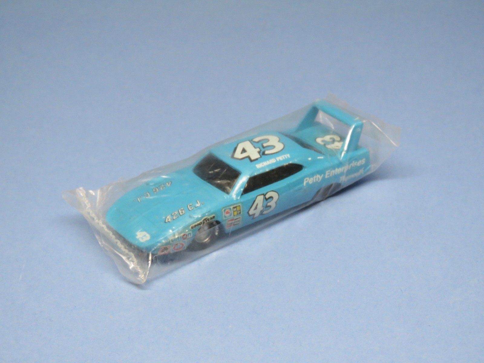 Richard Petty 1970 Plymouth Superbird Nascar 43 1:64 Diecast Sealed Plastic Bag