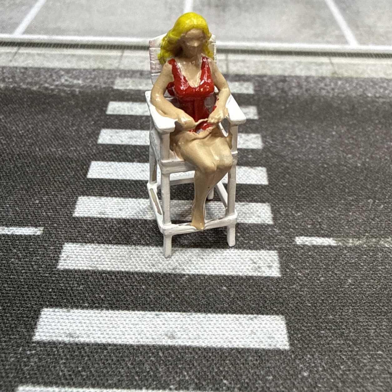 1/64 Scale Lifeguard Female Figure With Stand – Hand-painted Resin Diorama Prop
