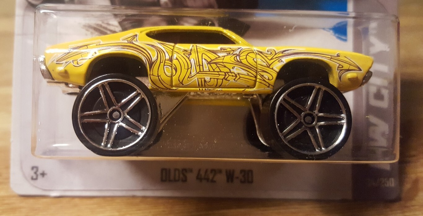 Hot Wheels Olds 442 W-30 4×4 Lifted 1:64 Scale New