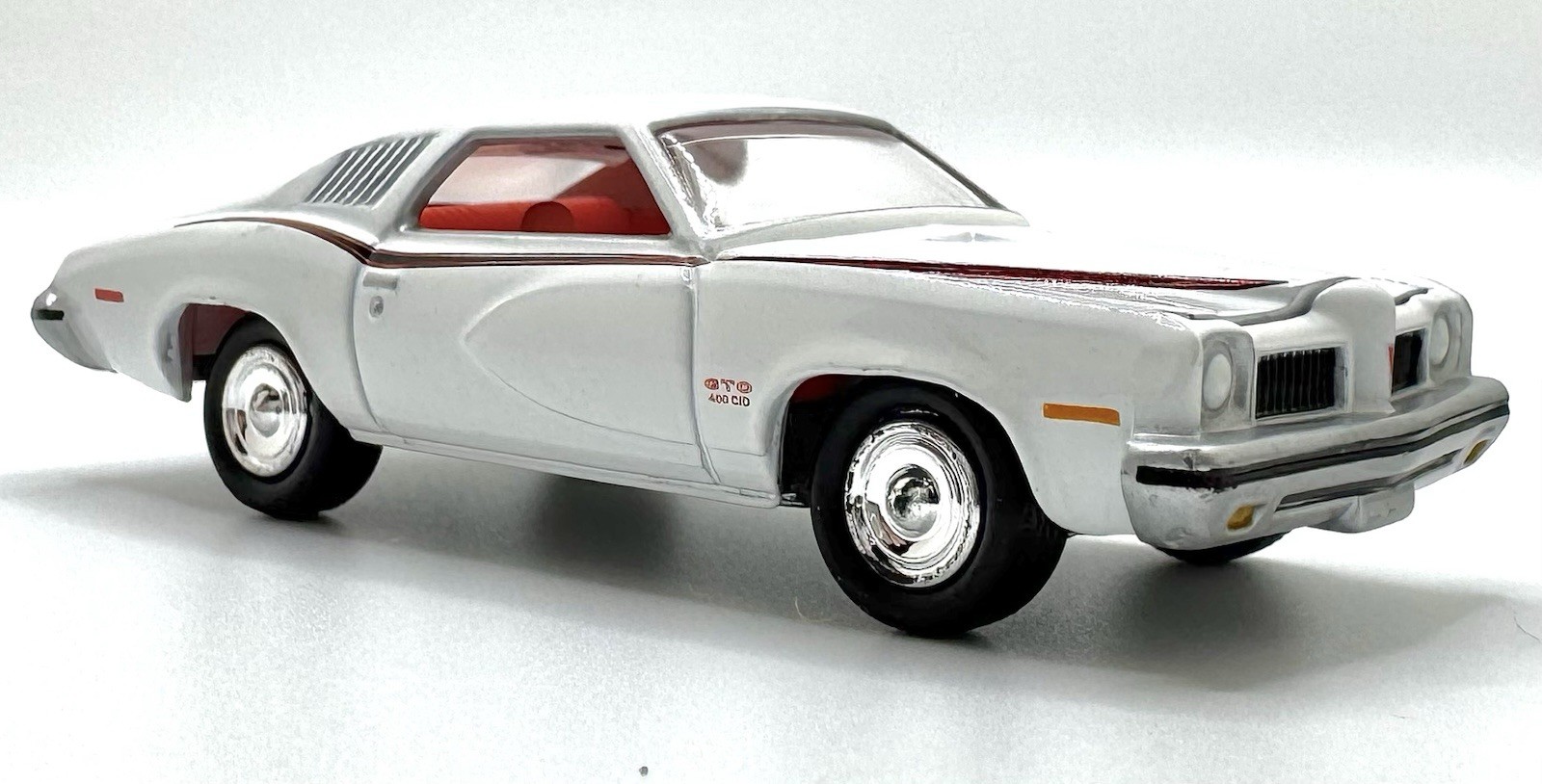 1973 Pontiac GTO 400 ci V8 – Cameo White – 1/64 “S” Scale – Third Gen. – A Body
