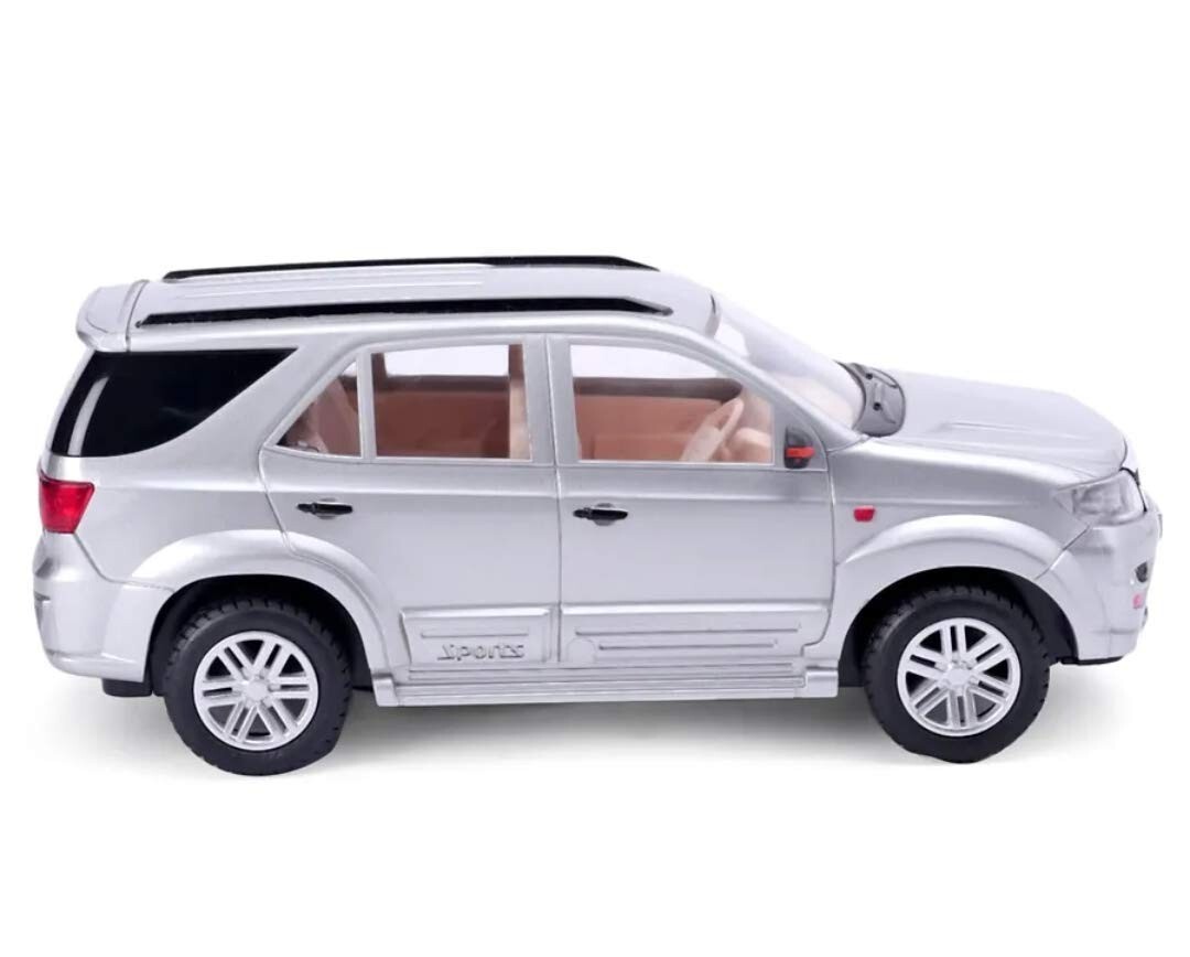 Fortuner Pull Back Car (Multicolor)