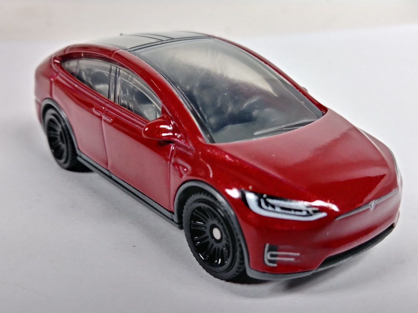 Tesla Model X Matchbox 2023 1-100 MBX Metro #18 Metalflake Red 10SP 1:64 Loose