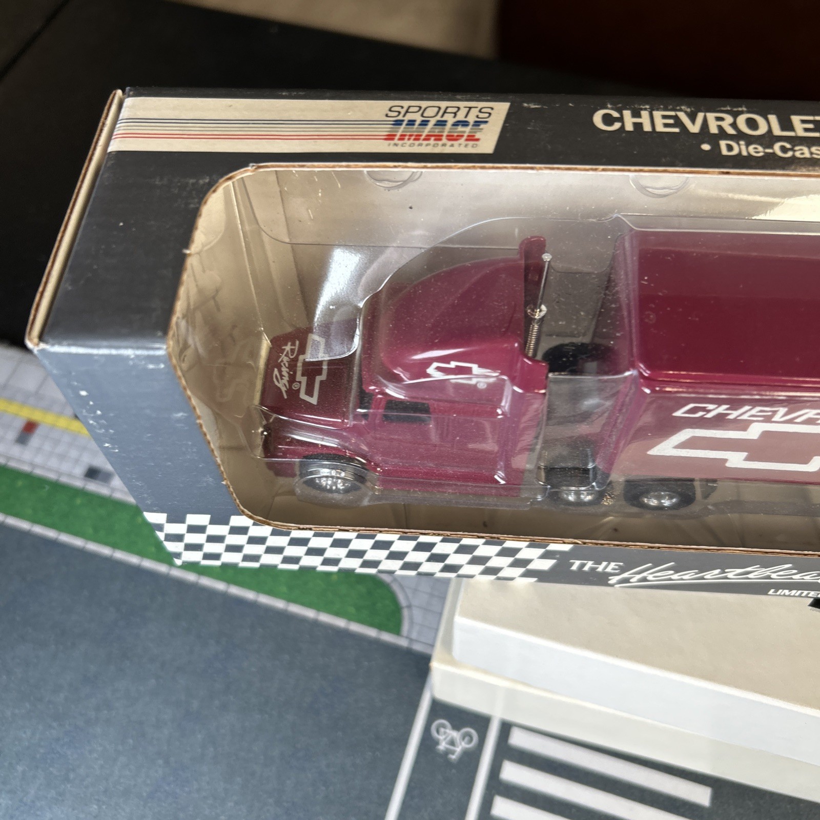 Ertl T097 1994 1/64 SPORTS IMAGE #4 HEARTBEAT of AMERICA CHEVY Transporter 5,000