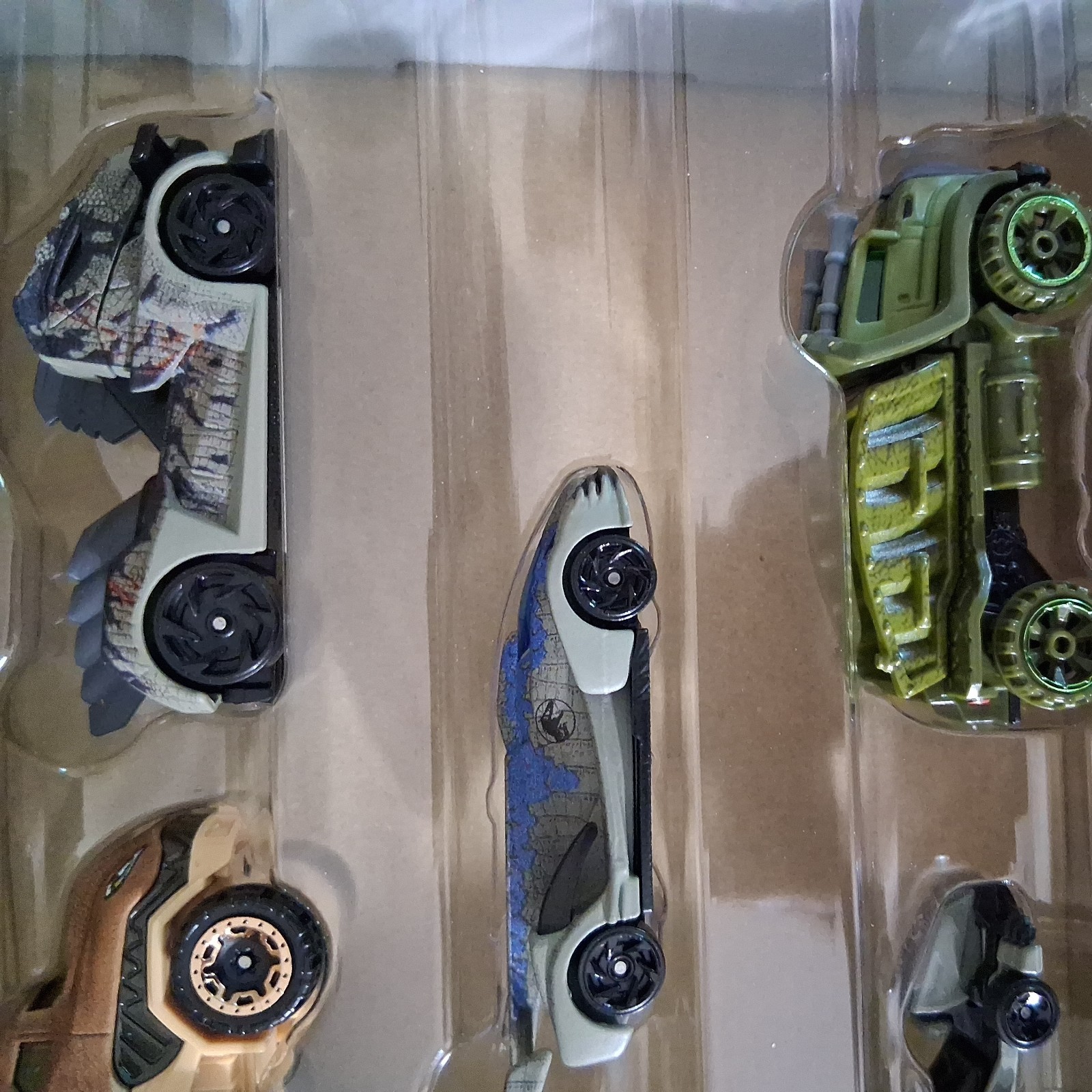HOT WHEELS JURASSIC WORLD DOMINION 5 CAR BOX SET, GYJ92, NEW IN BOX