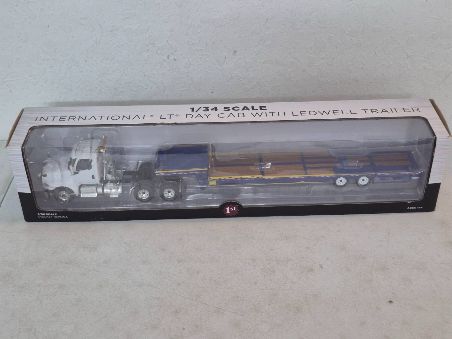 First Gear 4156 International LT w/Ledwell Hydratail Trailer 1/34 Die-cast MIB