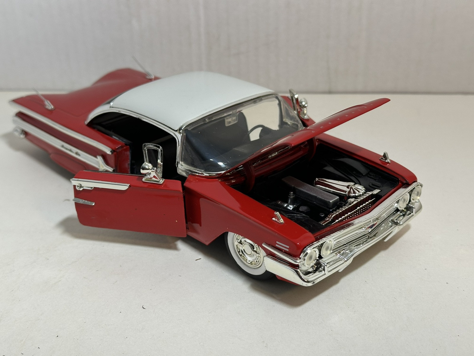 JADA SHOWROOM FLOOR 1960 CHEVY IMPALA RED 1:24 DIECAST MODEL CAR NEW NO BOX