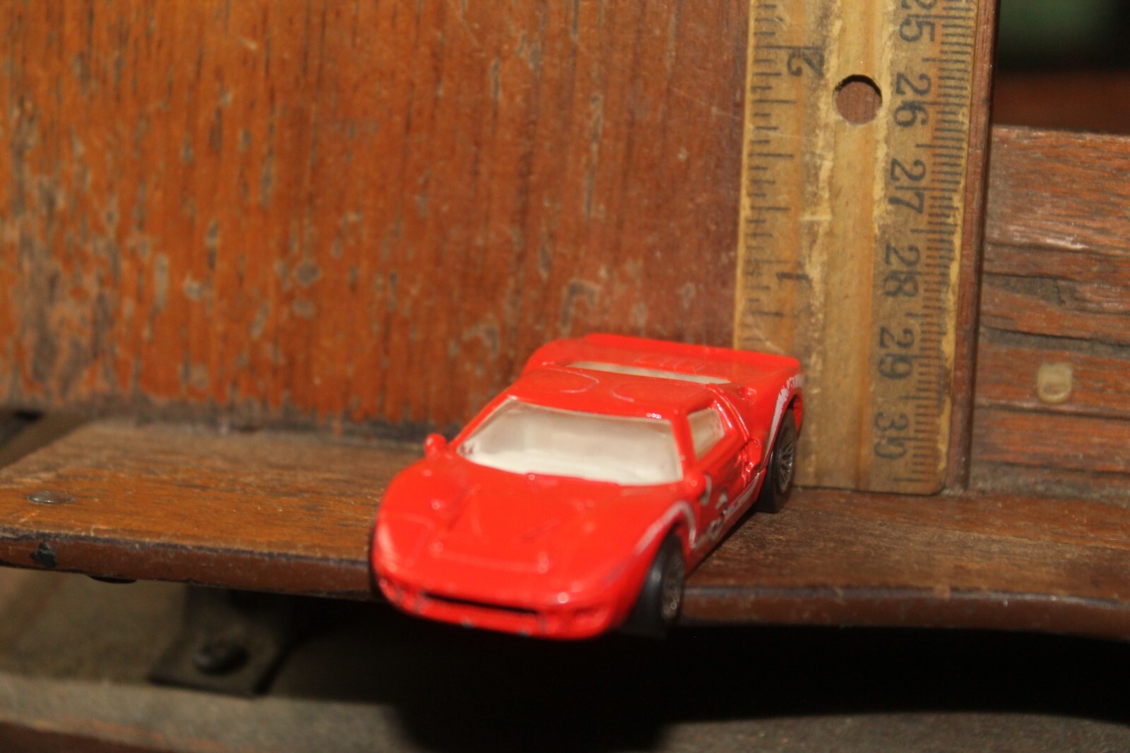 Hot Wheels Die Cast and Plastic 1999 Ford GT-40 (SCRATCHED)