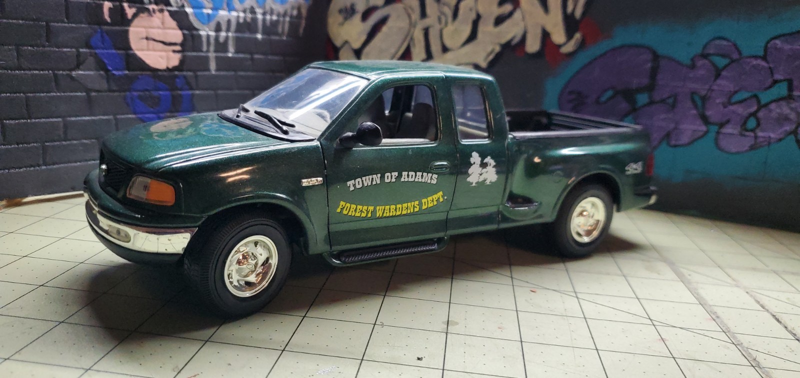 1998 GOLDEN LINE MIRA FORD F-150 PICK-UP 1/18 DIE CAST (FOREST WARDENTS)
