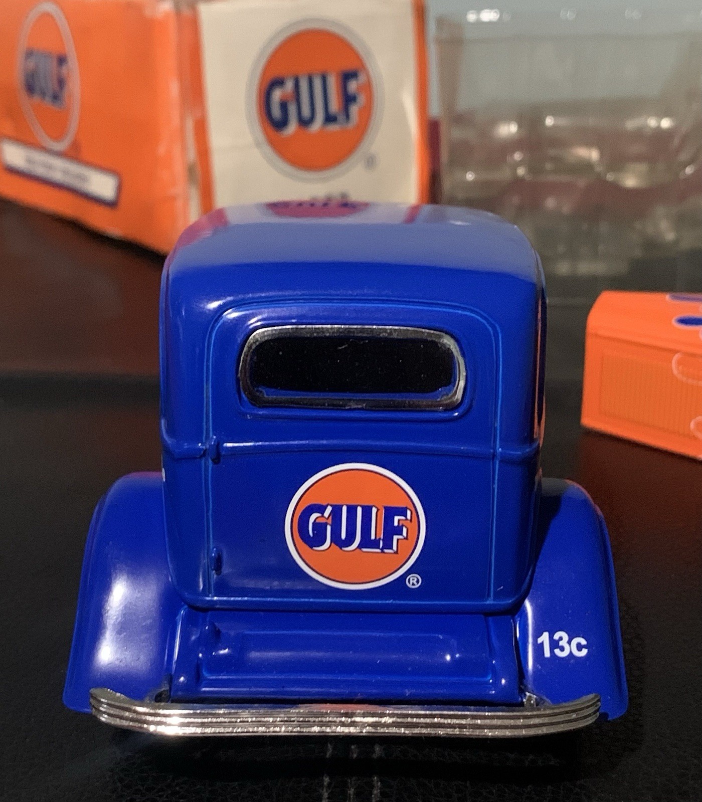 Gulf 1932 Ford Delivery Scale 1:25 Diecast Metal Limited Edition 2006.Damged Box
