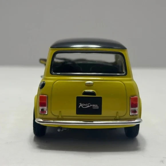 WELLY 1:24 BMW MINI Cooper 1300 Diecast Yellow