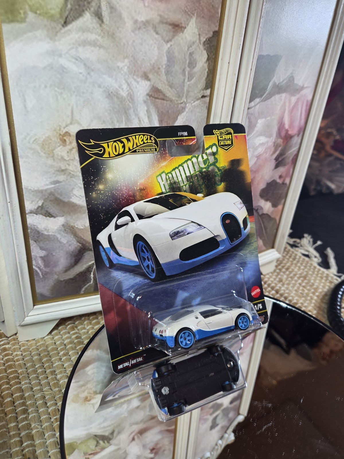 Mattel Hot Wheels Fpy86-976F-Hrw06 Bugatti Veyron 2009 White Light Blue 1/