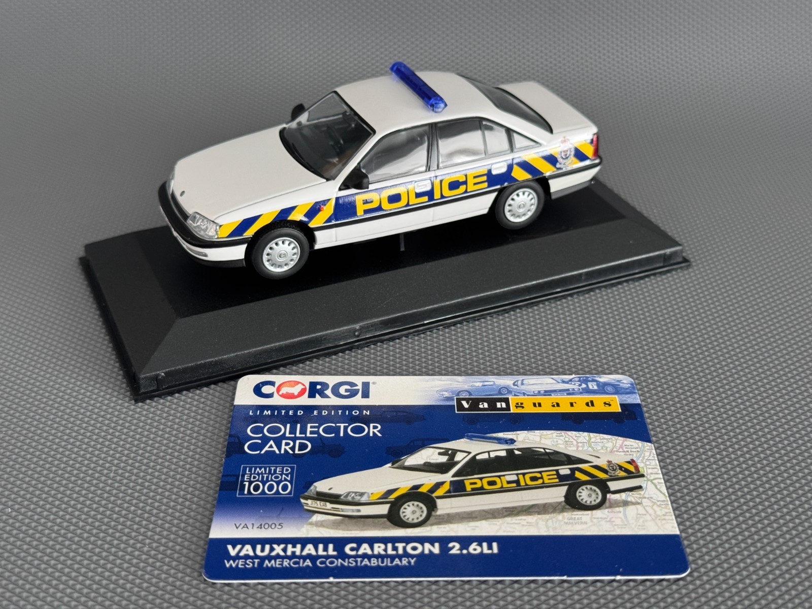 Corgi Vanguards Vauxhall Carlton MK2 2.6Li West Mercia Police 1:43 VA14005