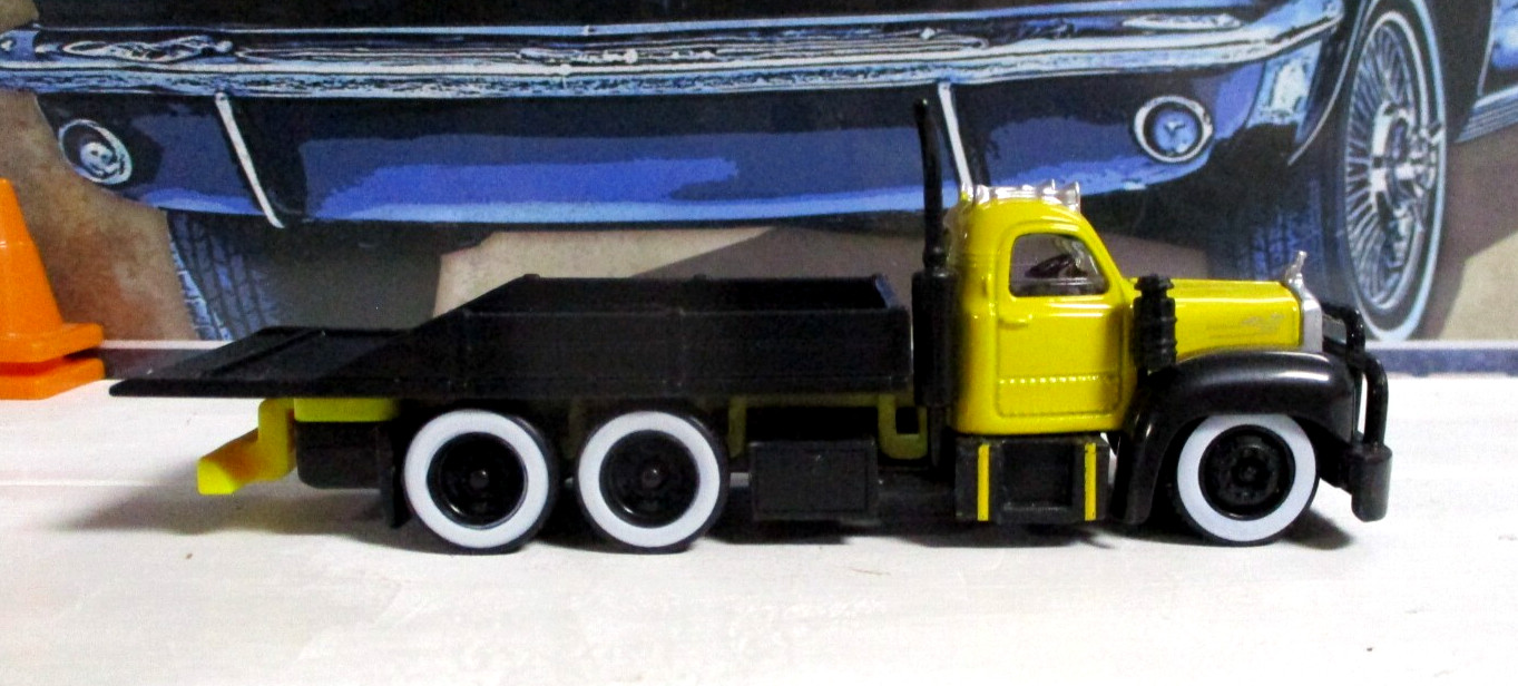 Maisto 1953 Mack B 61 Flatbed Transport New/Loose Metal/Plastic Rubber Tires!