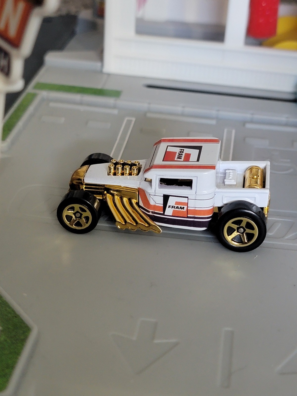 Hot Wheels CUSTOM white fram Bone Shaker (1983 silverado Version)