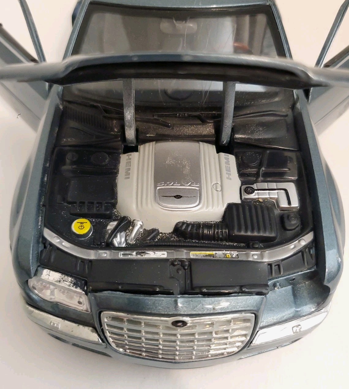 Maisto 2005 Chrysler 300C Hemi Teal 1/18 Scale Die Cast Model Car