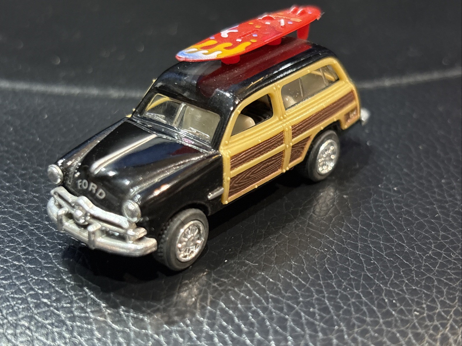 2x Kinsmart 1949 Ford Woody Wagon Black And Tan Pull Back 1:82 Scale