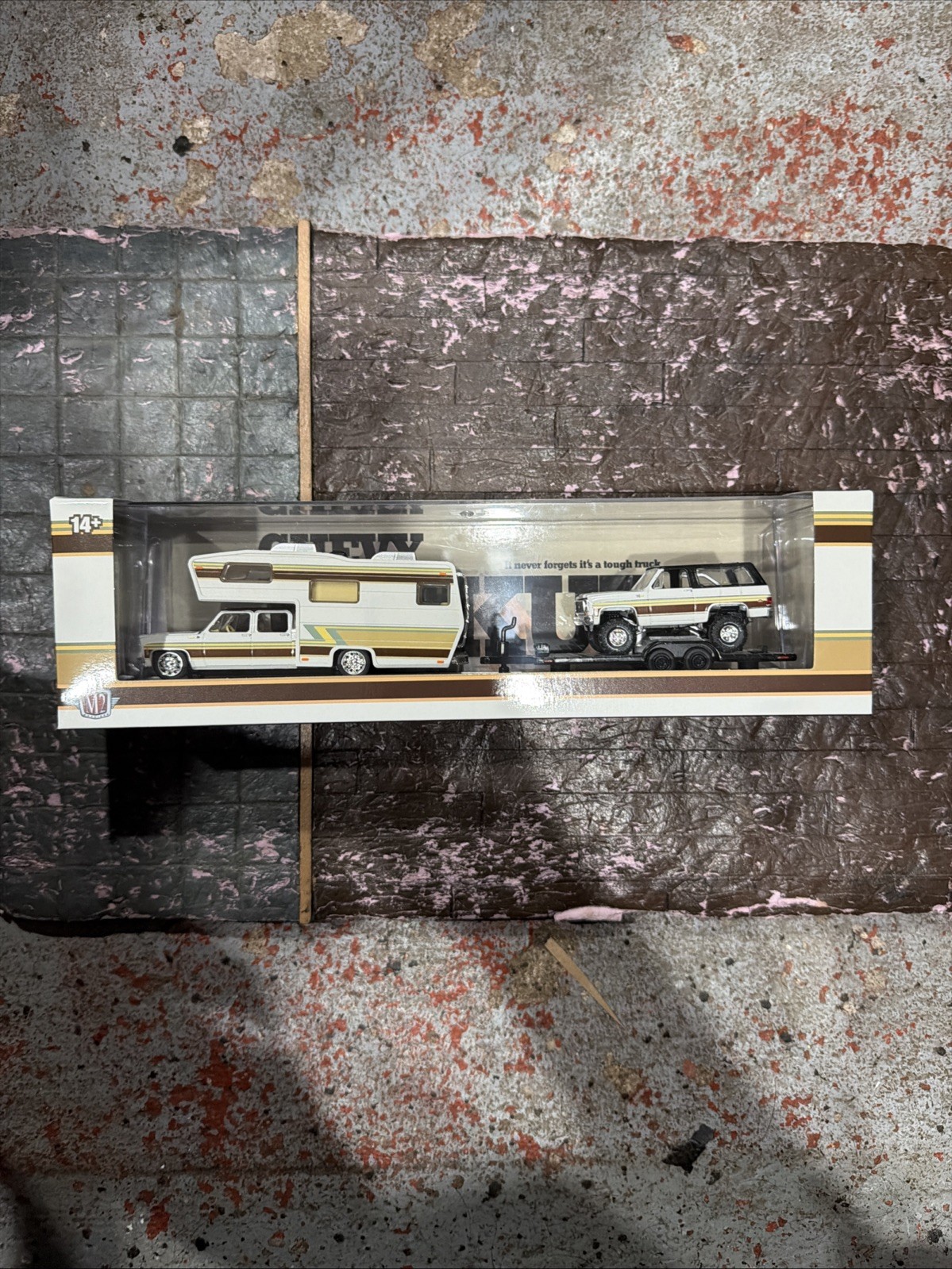 M2 MACHINES HAULER 1974 CHEVROLET CHEYENNE SUPER 30 CAMPER & 1974 K5 BLAZER