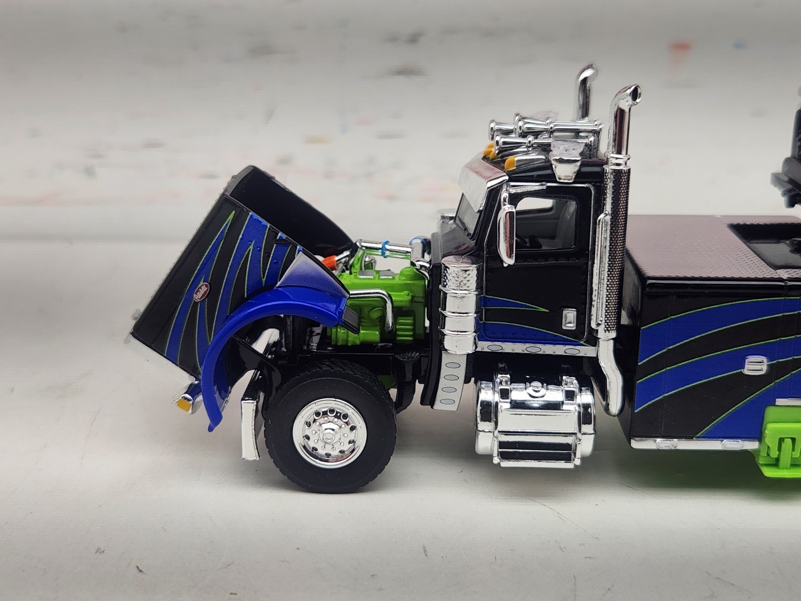 1/64 DCP/FG #60-2248 Black, Blue, & Green 389 DC Peterbilt Century 1150 Rotator