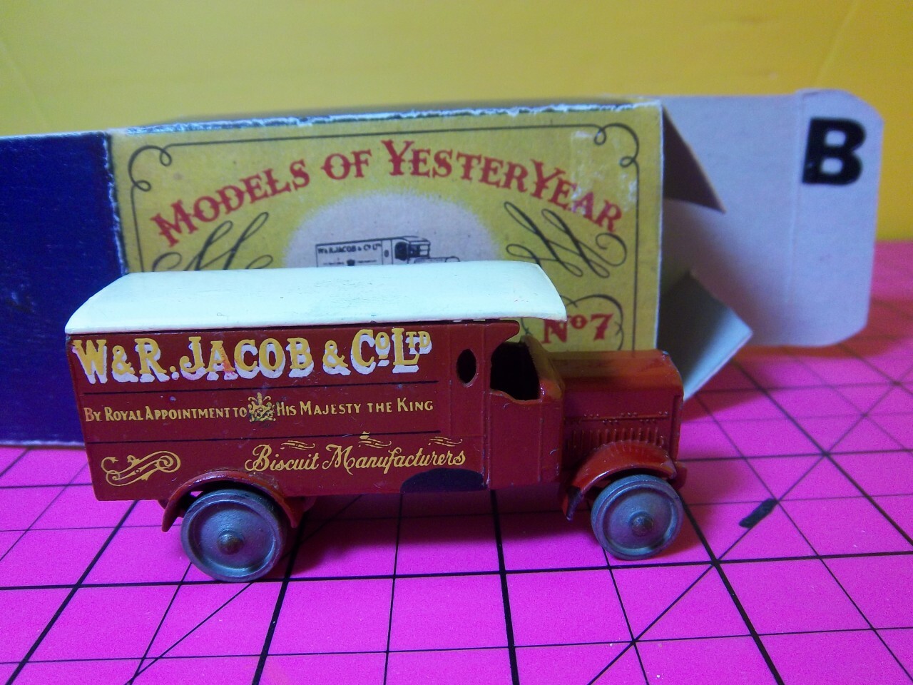 Y-7-1-8~ 4 TON LEYLAND VAN~RED RADIATOR&CHASSIS~VERY RARE~VINTAGE M.OF.YES.~ MIB