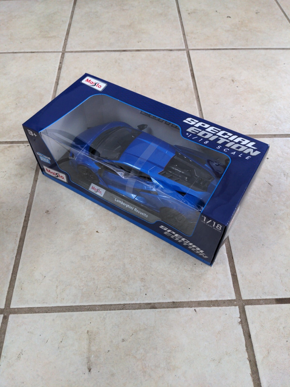 2023 Maisto 1/18 Scale DieCast Car Lamborghini Revuelto Exclusive Style Blue