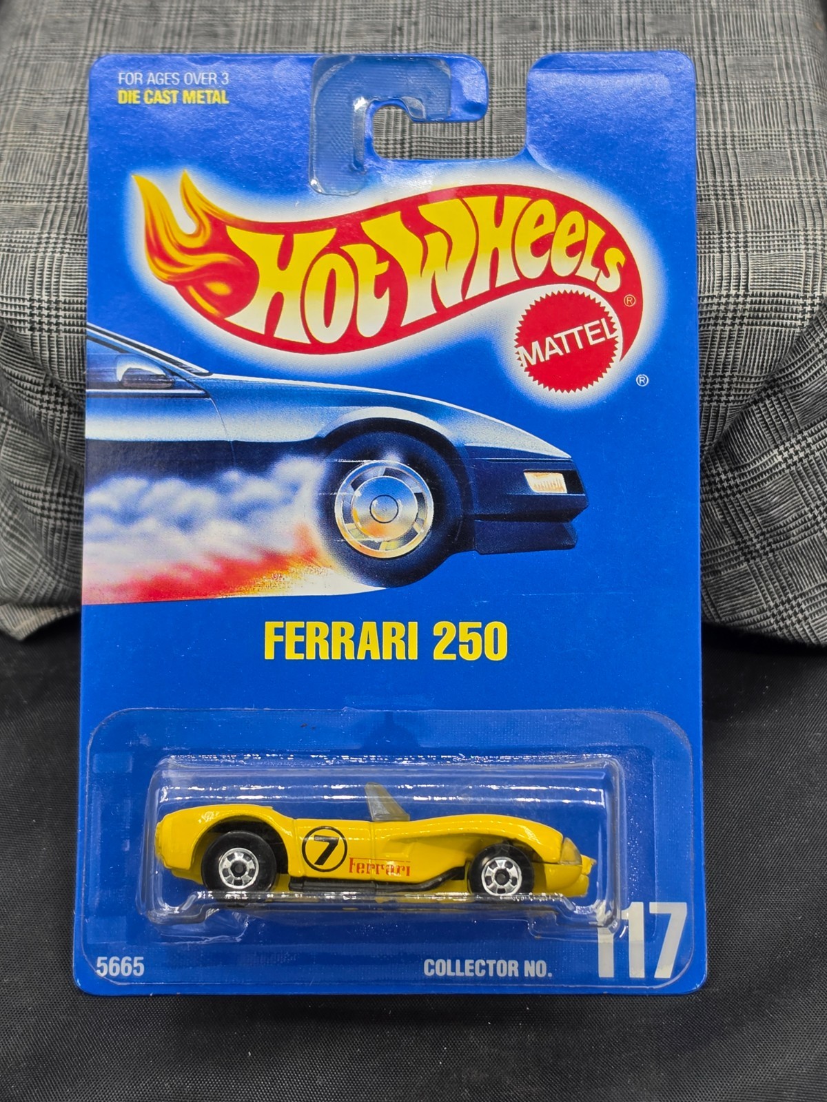 1991 Hot Wheels Blue Card – #117 FERRARI 250 Yellow -(84)