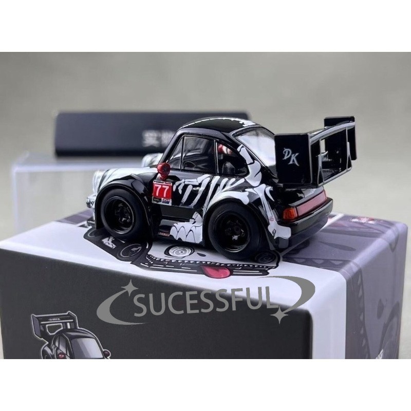 1:64 Black Dragon #77 Widebody 930 Q Version Diecast Metal Loose Collectible Car