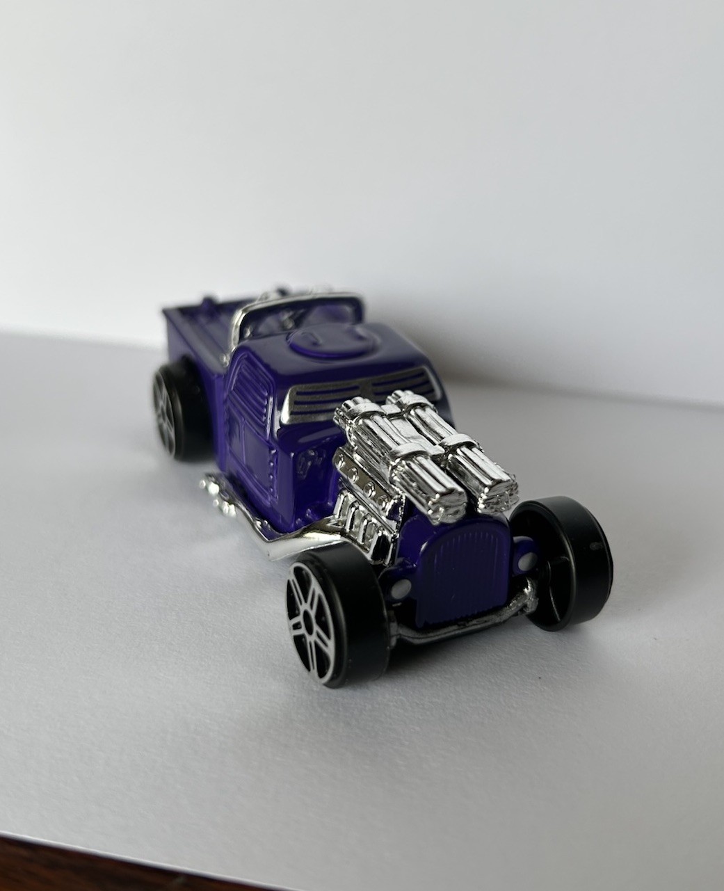 Maisto Purple Leadslinger Diecast Truck 1:64 Scale Transportation Memorabilia