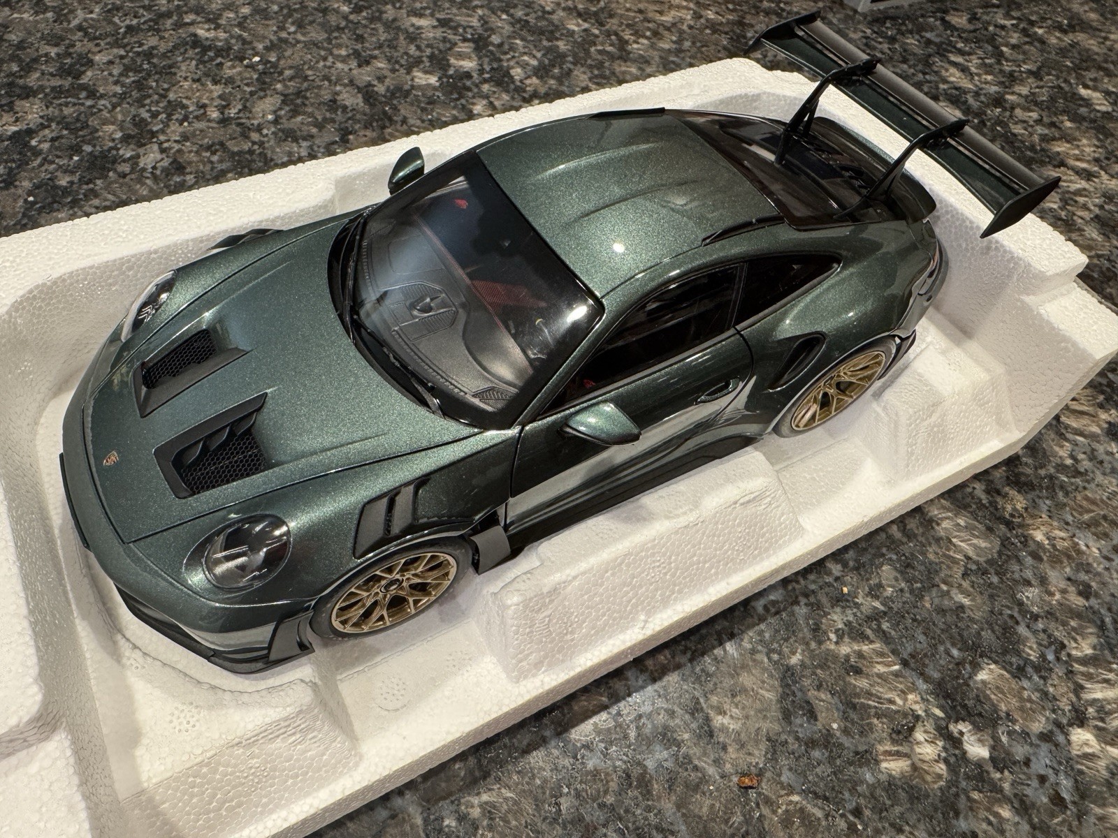 1/18 Norev Porsche 911 (992) GT3 RS 2022 Dark Green Metallic Diecast *Retired*