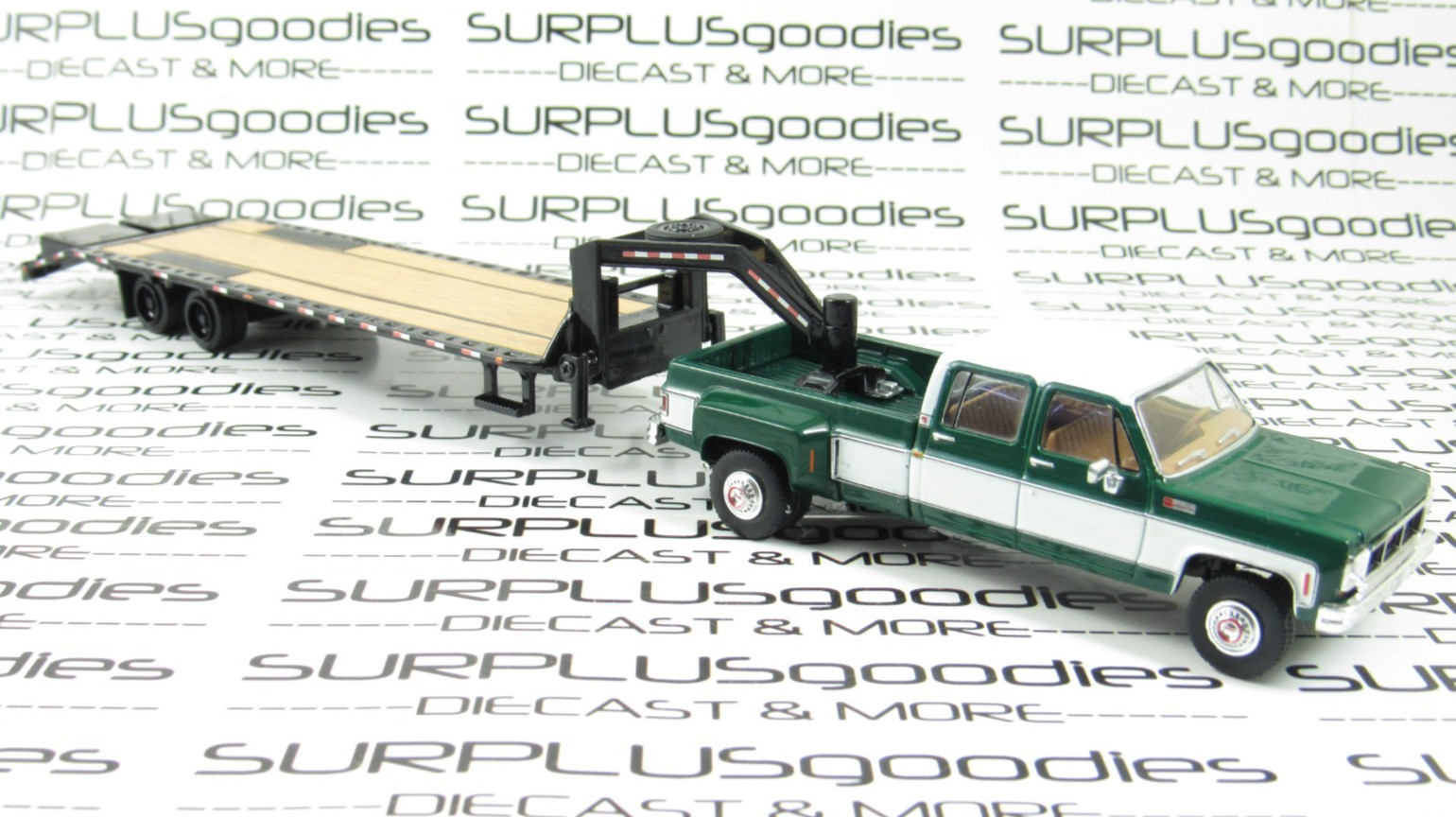 IXO 1:64 Green 1973 GMC SIERRA GRANDE 3500 Crew Cab Dually w/Gooseneck Trailer
