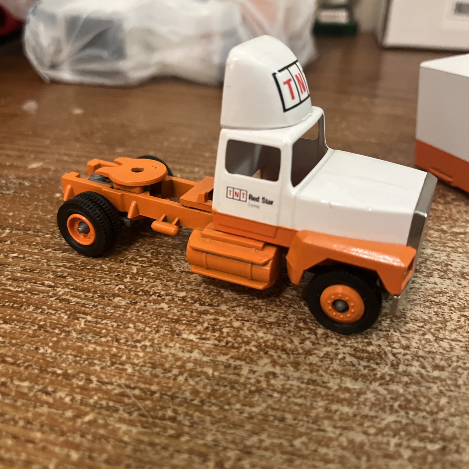 TNT Red Star Express – ’91 Winross Truck And Trailer