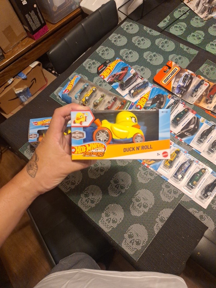 Hot Wheels Pull-Back Speeders – DUCK N ‘ ROLL