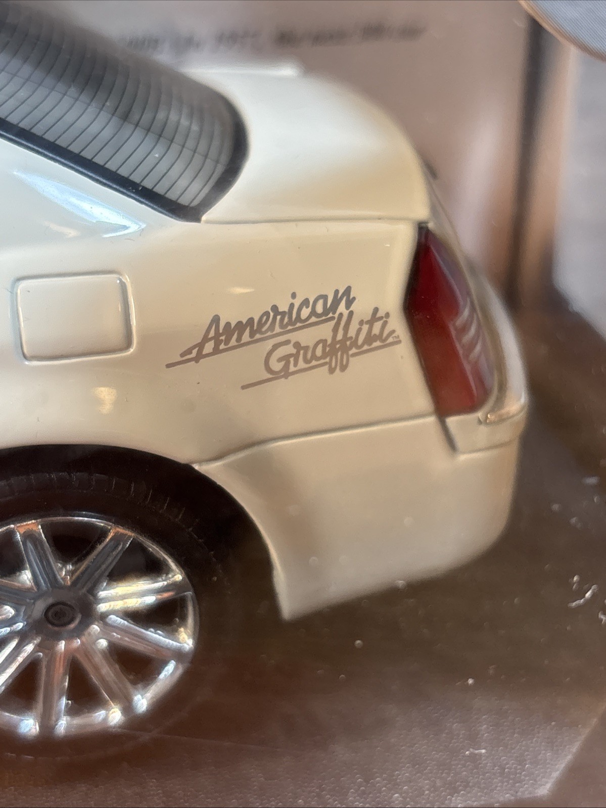 Motor Max American Graffiti 2005 Chrysler 300C Hemi 1:18 Diecast White READ