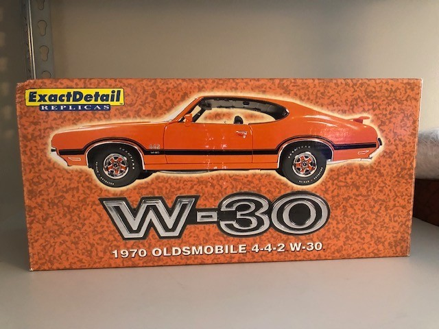 Exact Detail 1070 OLDSMOBILE 442 W-30 (BNIB)