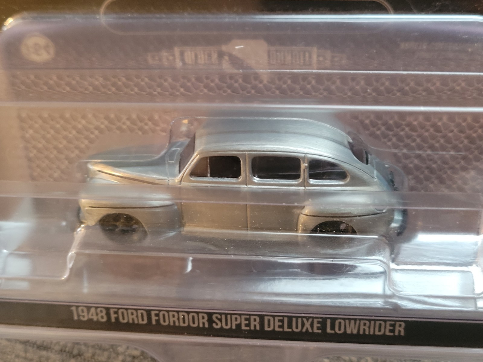 Greenlight BLACK BANDIT Series 1948 Ford Fordor Super Deluxe “Raw Chase” 1:64