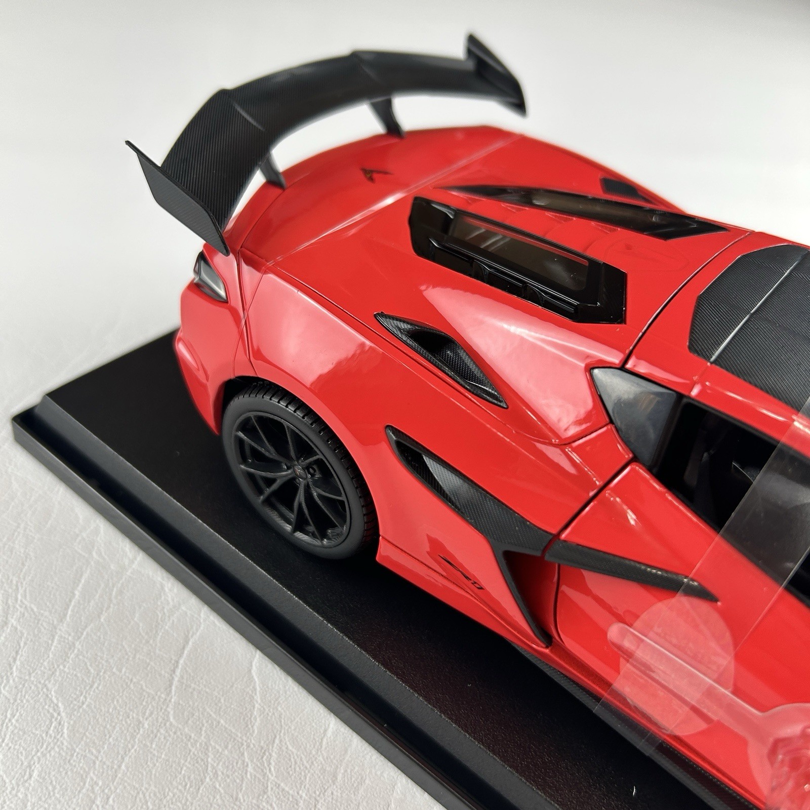 Chevrolet Corvette ZR1 Coupe Maisto 1:18 Special Edition Red Diecast Model Car