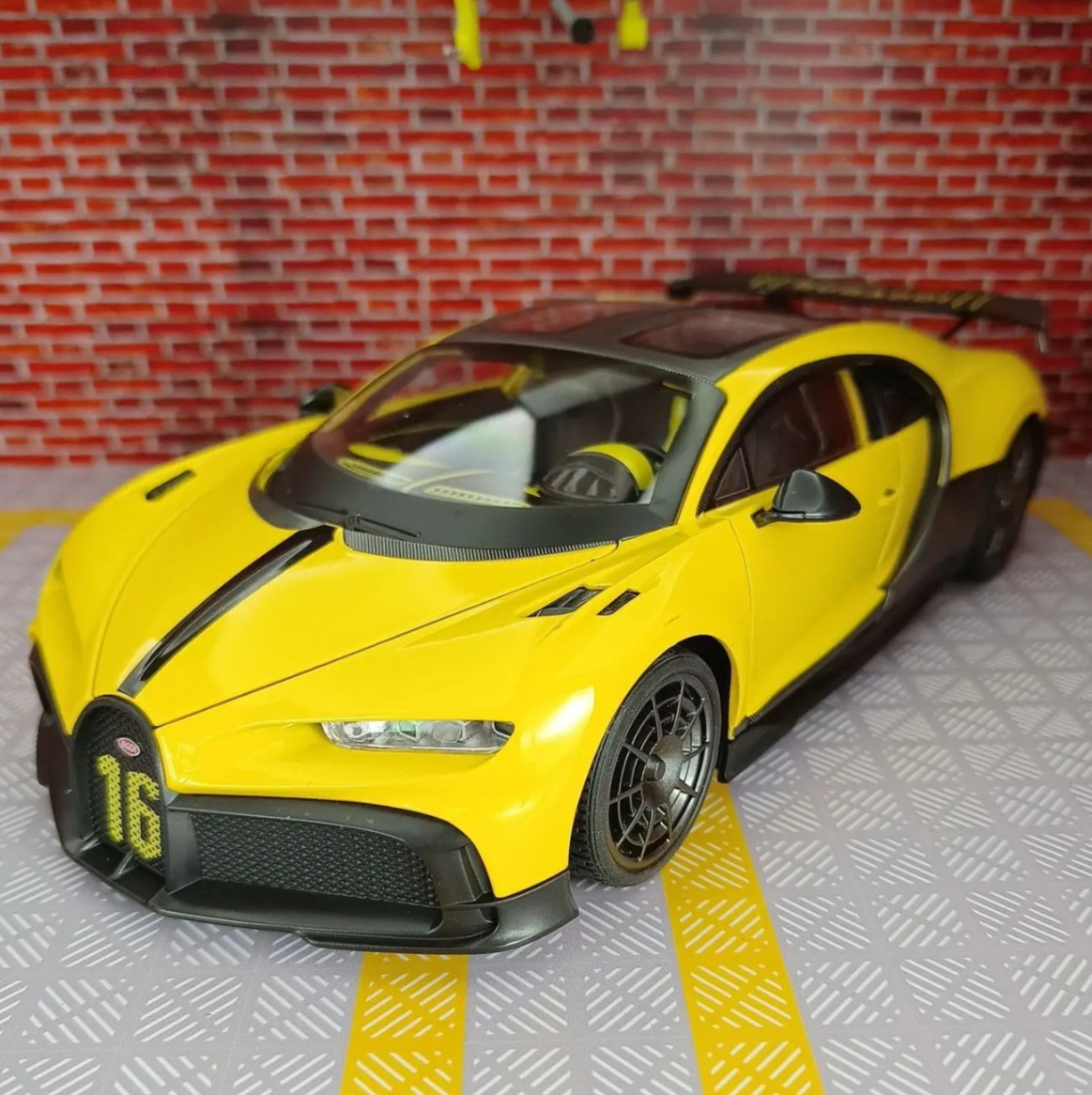 1:18 Bugatti Chiron Pur Sport NEW Car Diecast Alloy Metal Model Collection Gift