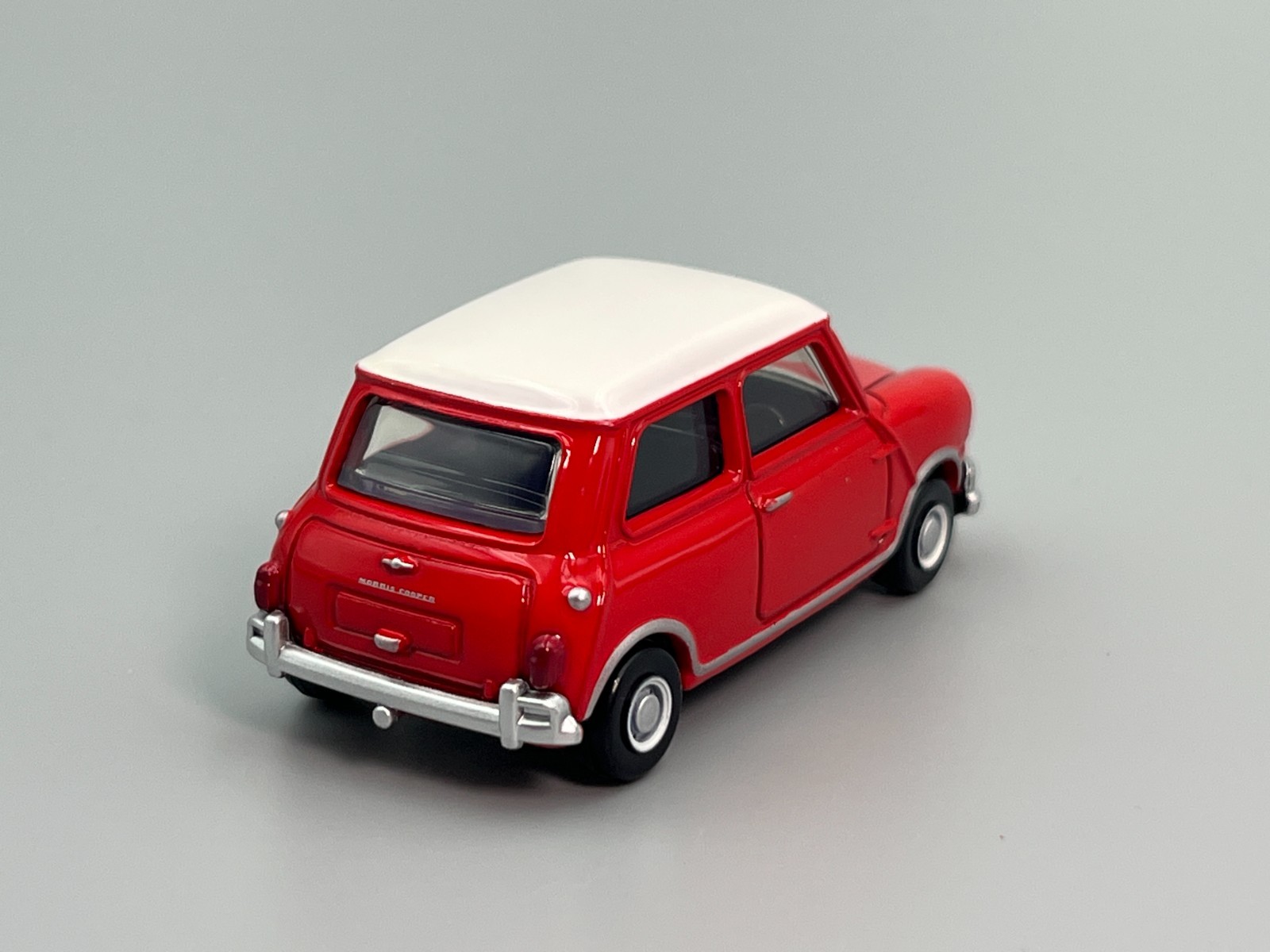 Morris Mini Cooper Classic Mini Red White Roof Tomica Premium #12 1/50 scale